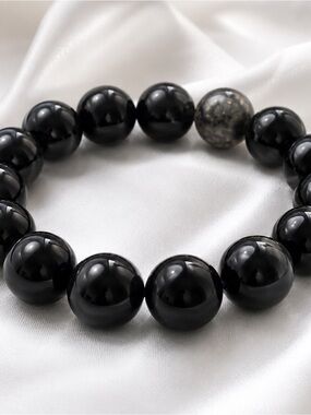 NWT Handmade Black Onyx Beaded Bracelet – Minimalist Natural Stone